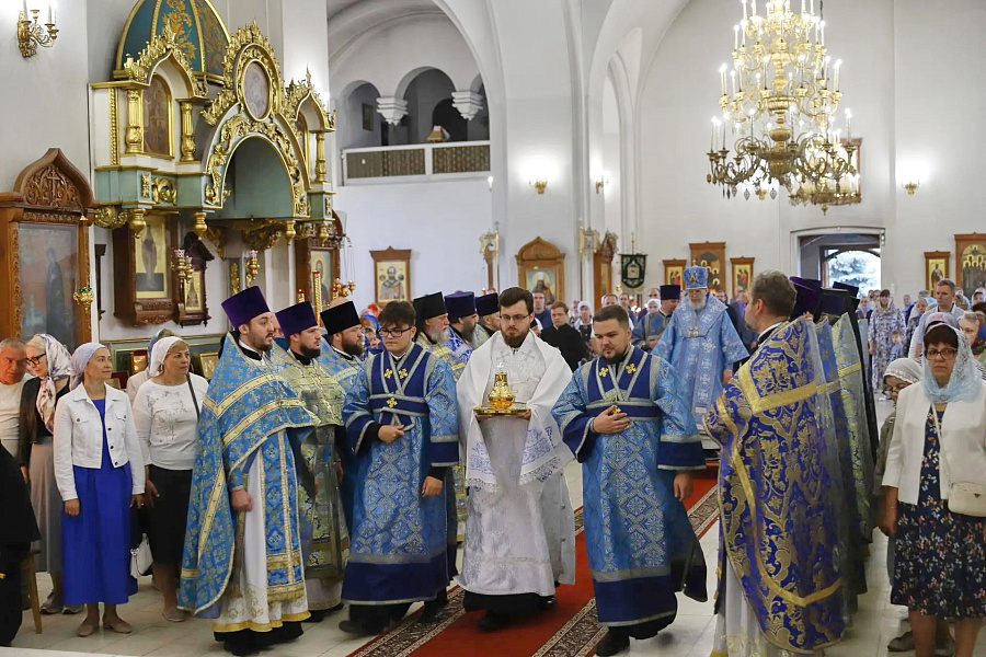 Архиерейское богослужение в Тихвинском храме Ногинска